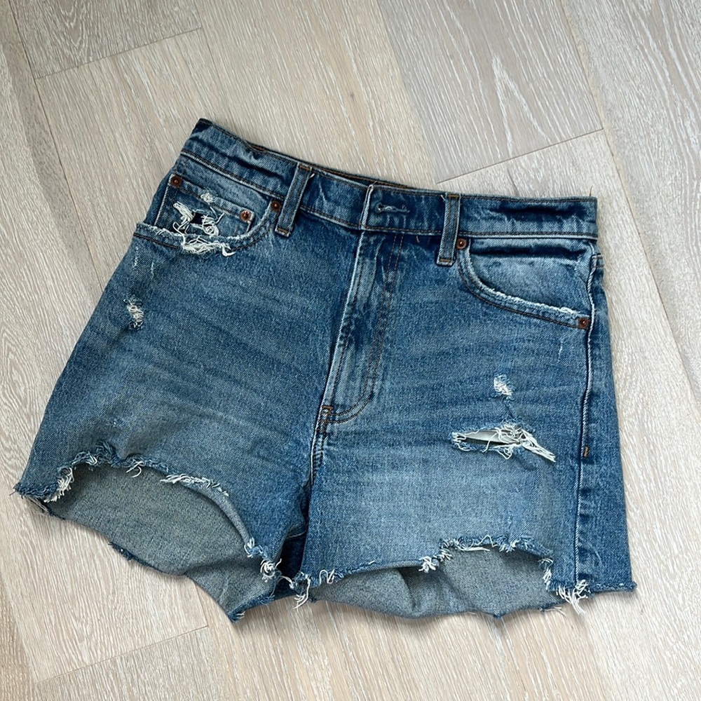 Abercrombie High Rise 4” Short
